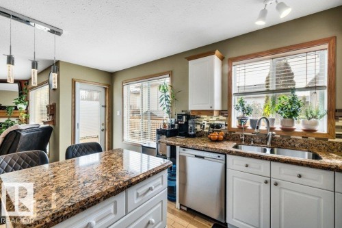 5 Hayden Place, St. Albert, AB - Indoor Photo Showing Kitchen With Double Sink