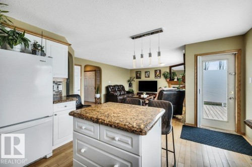 5 Hayden Place, St. Albert, AB - Indoor Photo Showing Kitchen