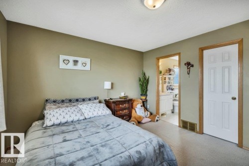 5 Hayden Place, St. Albert, AB - Indoor Photo Showing Bedroom