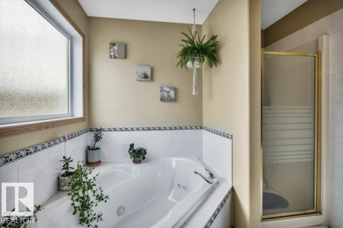 5 Hayden Place, St. Albert, AB - Indoor Photo Showing Bathroom