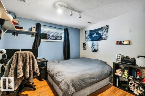 5 Hayden Place, St. Albert, AB - Indoor Photo Showing Bedroom