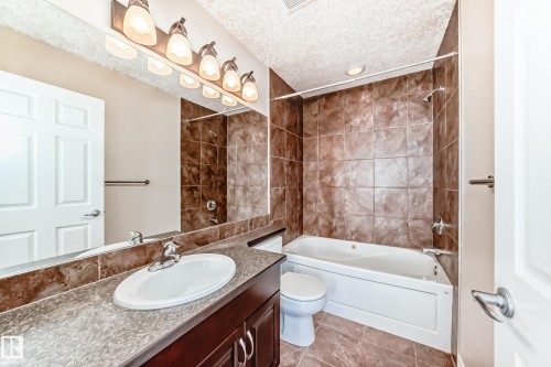 1221 Cunningham Drive, Edmonton, AB - Indoor Photo Showing Bathroom