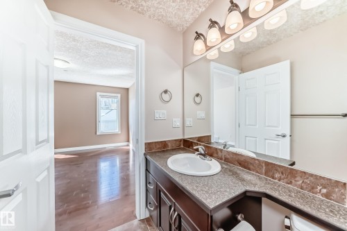 1221 Cunningham Drive, Edmonton, AB - Indoor Photo Showing Bathroom