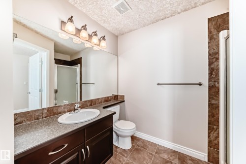 1221 Cunningham Drive, Edmonton, AB - Indoor Photo Showing Bathroom