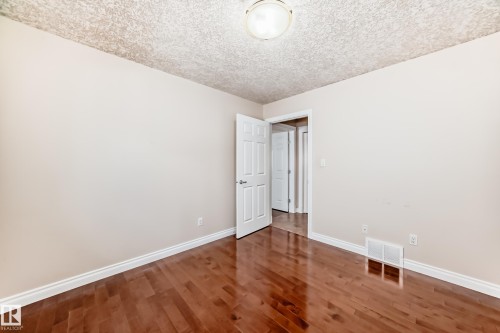 1221 Cunningham Drive, Edmonton, AB - Indoor Photo Showing Other Room