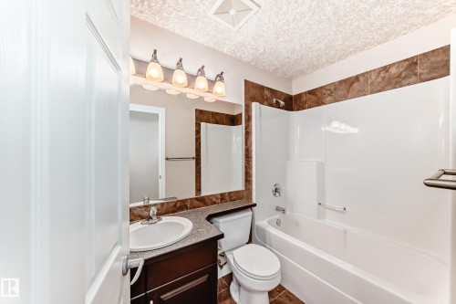 1221 Cunningham Drive, Edmonton, AB - Indoor Photo Showing Bathroom