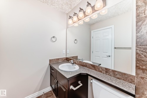 1221 Cunningham Drive, Edmonton, AB - Indoor Photo Showing Bathroom