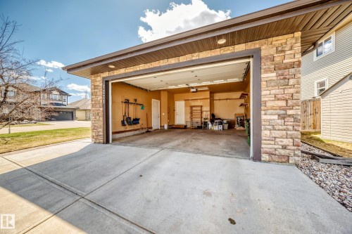 1221 Cunningham Drive, Edmonton, AB - Outdoor