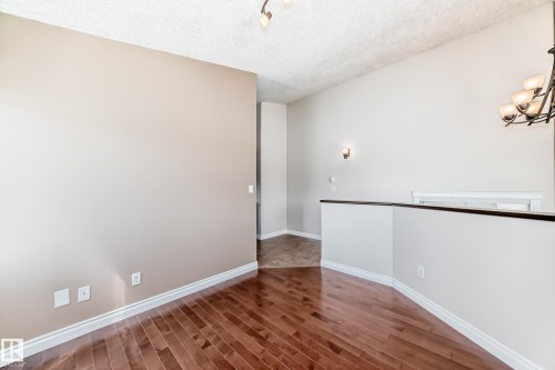 1221 Cunningham Drive, Edmonton, AB - Indoor Photo Showing Other Room