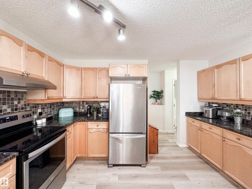 6 Norfolk Close, St. Albert, AB - Indoor Photo Showing Kitchen