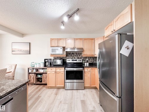 6 Norfolk Close, St. Albert, AB - Indoor Photo Showing Kitchen