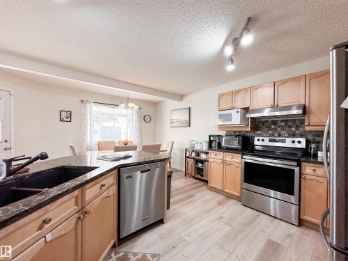 6 Norfolk Close, St. Albert, AB - Indoor Photo Showing Kitchen With Double Sink