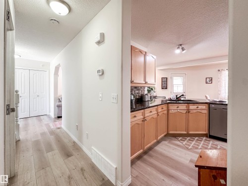6 Norfolk Close, St. Albert, AB - Indoor Photo Showing Kitchen