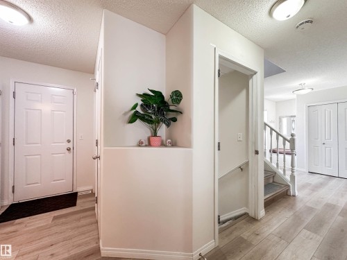 6 Norfolk Close, St. Albert, AB - Indoor Photo Showing Other Room