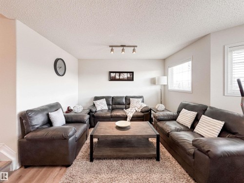 6 Norfolk Close, St. Albert, AB - Indoor Photo Showing Living Room