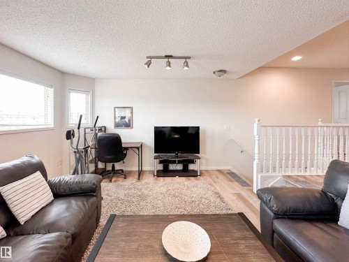 6 Norfolk Close, St. Albert, AB - Indoor Photo Showing Living Room
