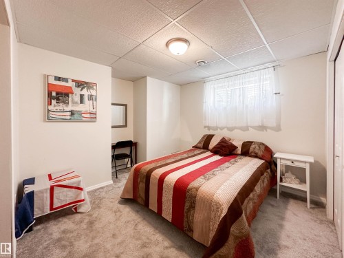 6 Norfolk Close, St. Albert, AB - Indoor Photo Showing Bedroom