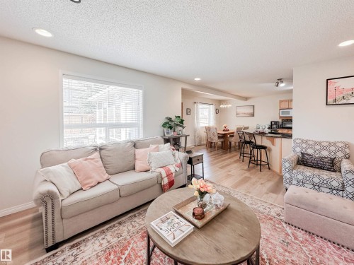 6 Norfolk Close, St. Albert, AB - Indoor Photo Showing Living Room