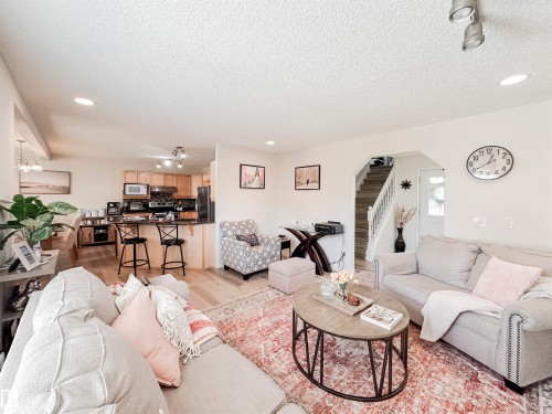 6 Norfolk Close, St. Albert, AB - Indoor Photo Showing Living Room