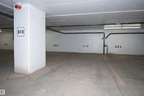 404 10238 103 Street, Edmonton, AB - Indoor Photo Showing Garage
