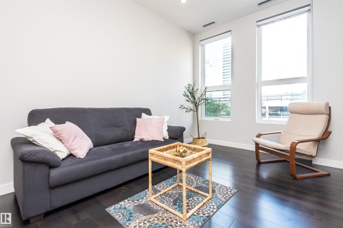 404 10238 103 Street, Edmonton, AB - Indoor Photo Showing Living Room