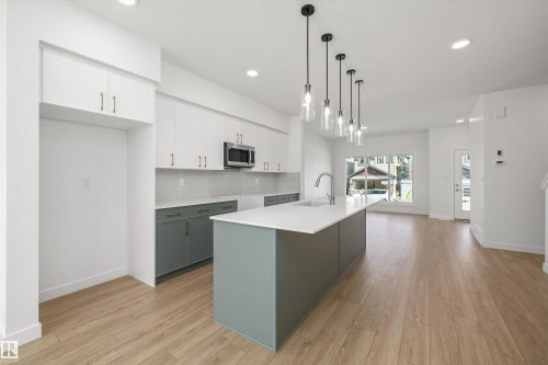 20627 43 Avenue, Edmonton, AB - Indoor Photo Showing Kitchen With Upgraded Kitchen