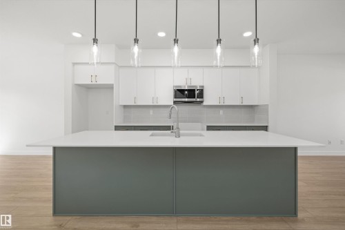 20627 43 Avenue, Edmonton, AB - Indoor Photo Showing Kitchen With Upgraded Kitchen