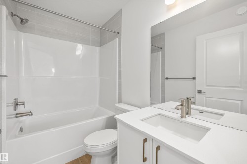 20627 43 Avenue, Edmonton, AB - Indoor Photo Showing Bathroom