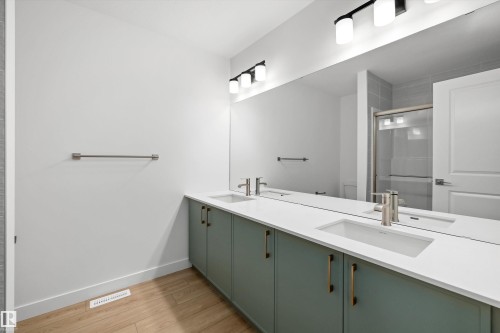 20627 43 Avenue, Edmonton, AB - Indoor Photo Showing Bathroom