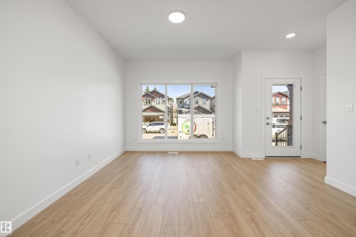 20627 43 Avenue, Edmonton, AB - Indoor Photo Showing Living Room