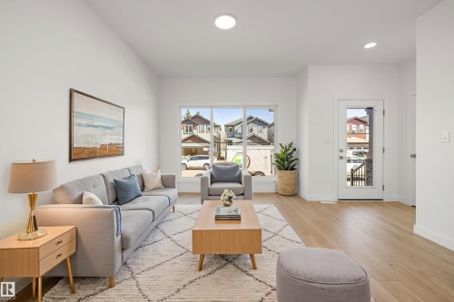 20627 43 Avenue, Edmonton, AB - Indoor Photo Showing Living Room