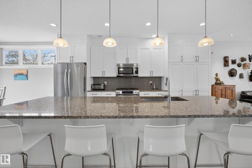 9052 92 Street, Edmonton, AB - Indoor Photo Showing Kitchen With Upgraded Kitchen