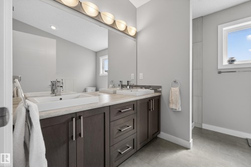 9052 92 Street, Edmonton, AB - Indoor Photo Showing Bathroom