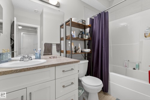 9052 92 Street, Edmonton, AB - Indoor Photo Showing Bathroom