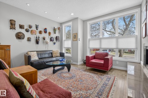 9052 92 Street, Edmonton, AB - Indoor Photo Showing Living Room