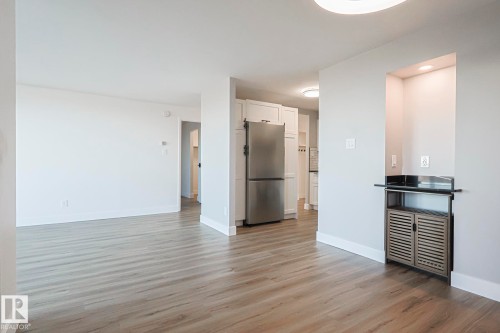 505 10149 Saskatchewan Drive, Edmonton, AB - Indoor Photo Showing Kitchen