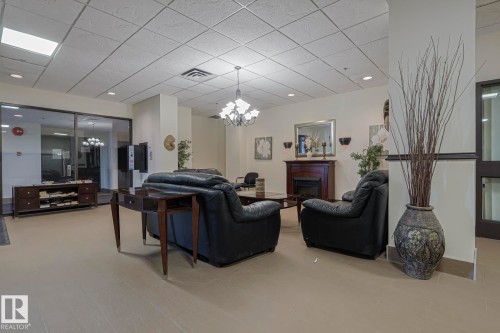 505 10149 Saskatchewan Drive, Edmonton, AB - Indoor
