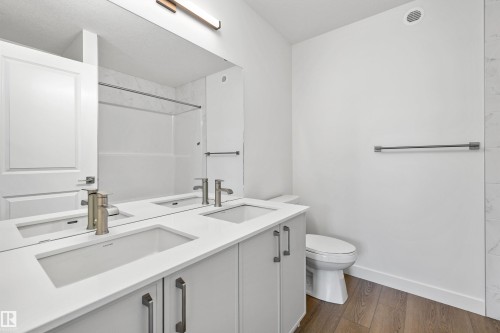 1062 Cristall Crescent, Edmonton, AB - Indoor Photo Showing Bathroom