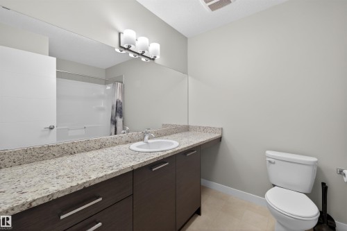 8 2560 Pegasus Boulevard, Edmonton, AB - Indoor Photo Showing Bathroom