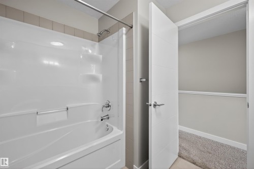 8 2560 Pegasus Boulevard, Edmonton, AB - Indoor Photo Showing Bathroom