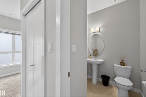 8 2560 Pegasus Boulevard, Edmonton, AB - Indoor Photo Showing Bathroom