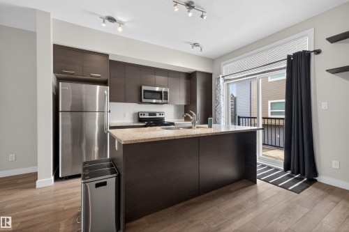 8 2560 Pegasus Boulevard, Edmonton, AB - Indoor Photo Showing Kitchen