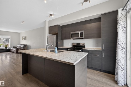 8 2560 Pegasus Boulevard, Edmonton, AB - Indoor Photo Showing Kitchen With Upgraded Kitchen