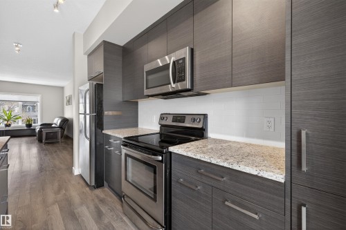 8 2560 Pegasus Boulevard, Edmonton, AB - Indoor Photo Showing Kitchen With Upgraded Kitchen