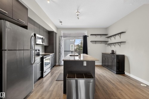 8 2560 Pegasus Boulevard, Edmonton, AB - Indoor Photo Showing Kitchen