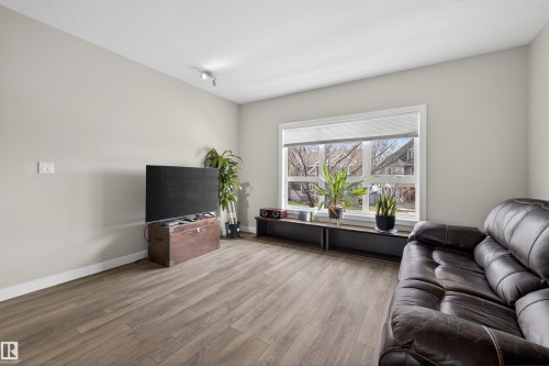 8 2560 Pegasus Boulevard, Edmonton, AB - Indoor Photo Showing Living Room