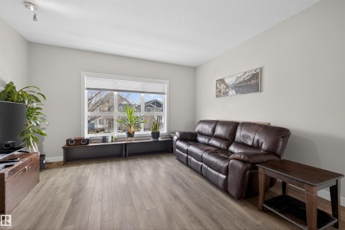 8 2560 Pegasus Boulevard, Edmonton, AB - Indoor Photo Showing Living Room