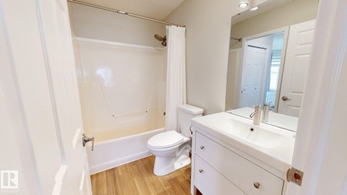 2078 Tanner Wynd, Edmonton, AB - Indoor Photo Showing Bathroom