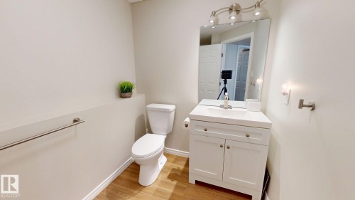 2078 Tanner Wynd, Edmonton, AB - Indoor Photo Showing Bathroom