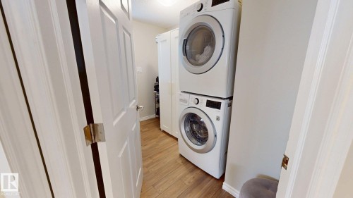 2078 Tanner Wynd, Edmonton, AB - Indoor Photo Showing Laundry Room